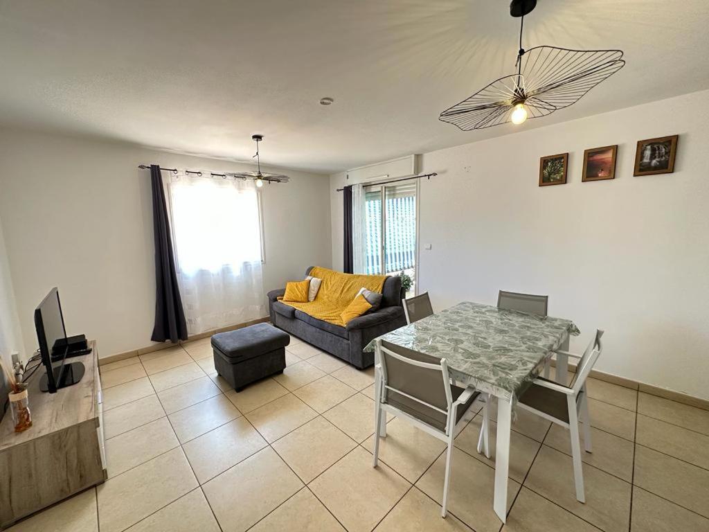 Appartement T3 Proche Aeroport Et Nordev Sainte-Clotilde Extérieur photo